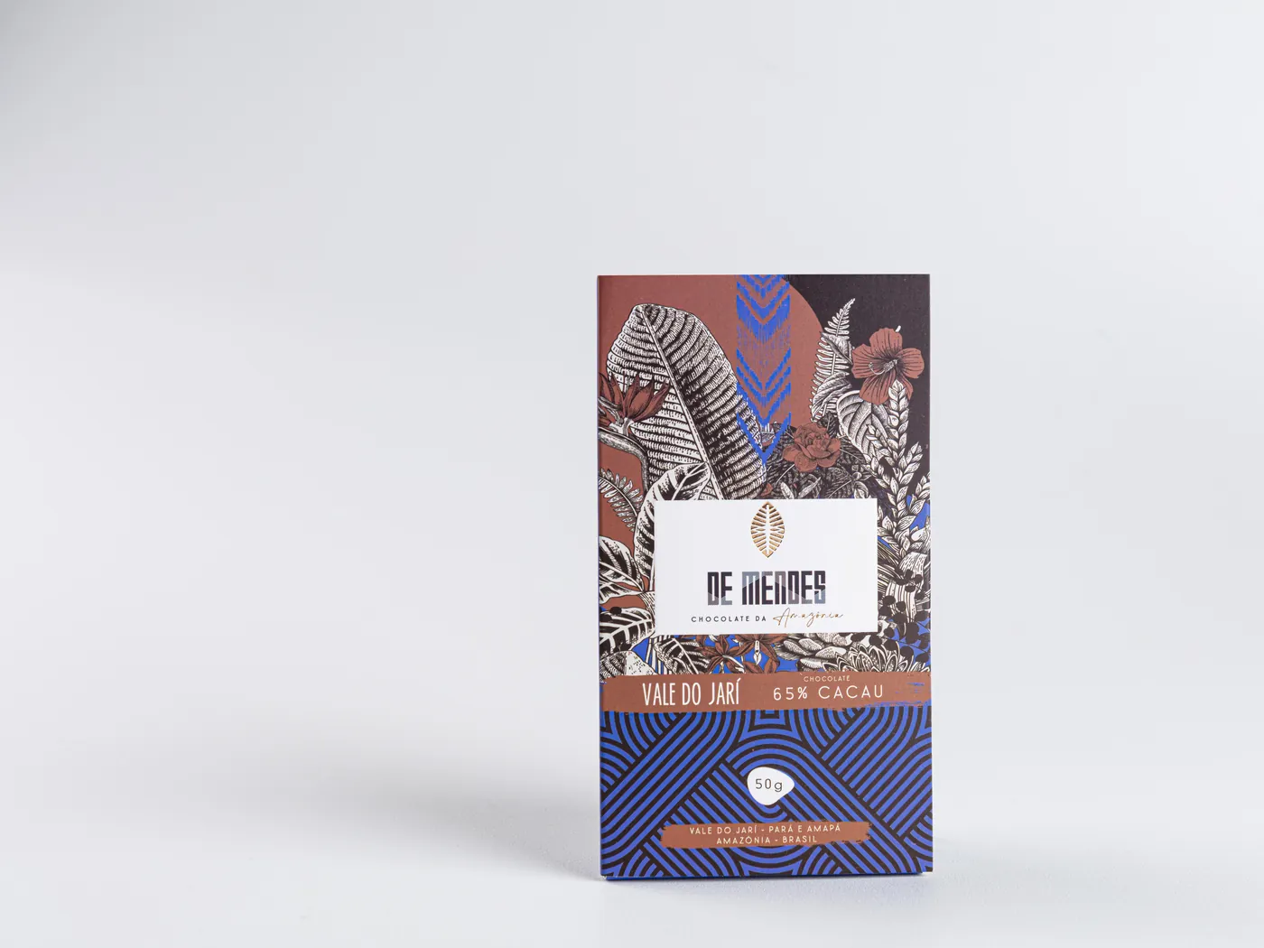 Barra de chocolate De Mendes com ilustração de fauna em tons terrosos e azul