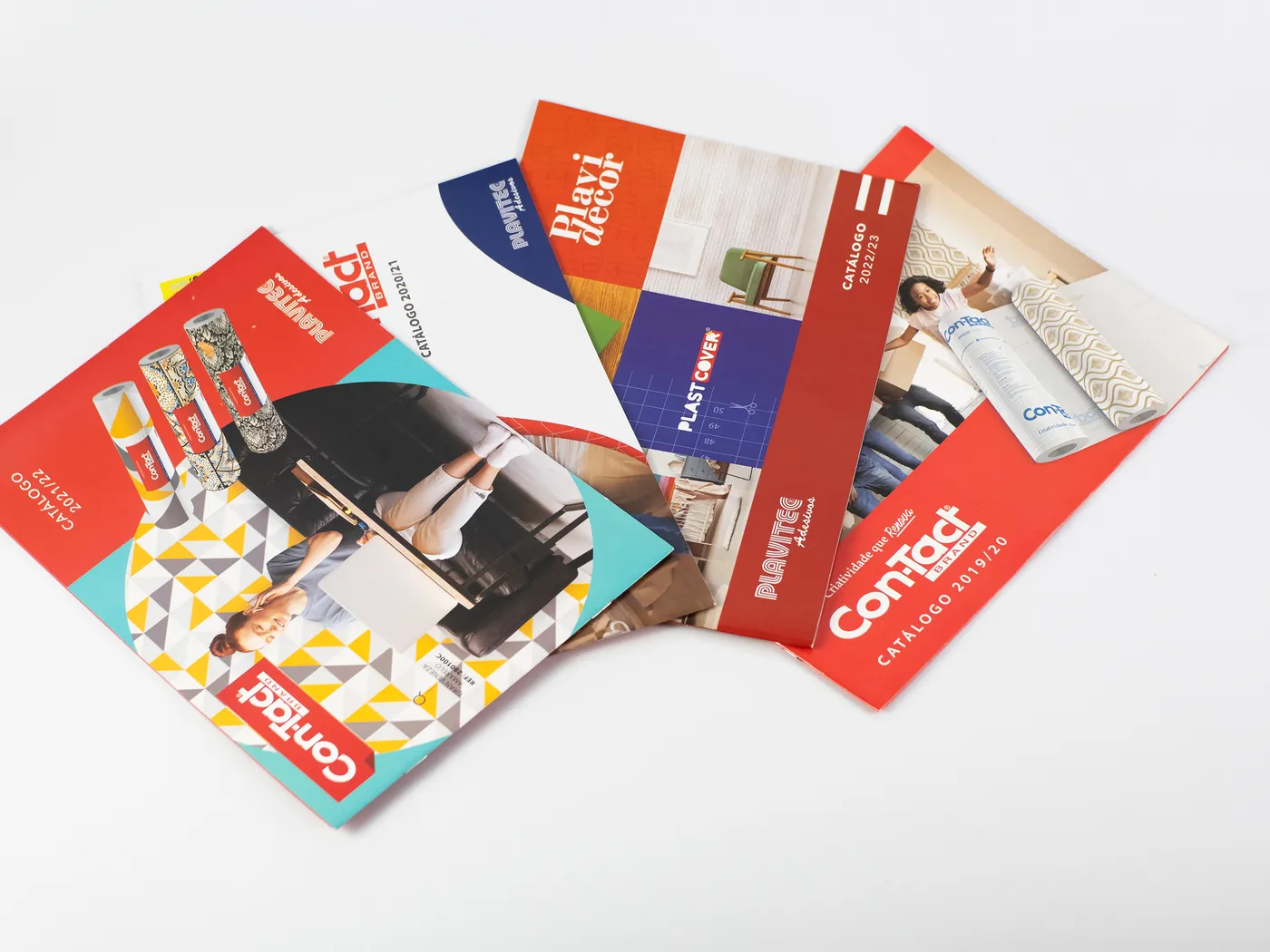 Folder comercial com dobras técnicas e impressão em cores especiais