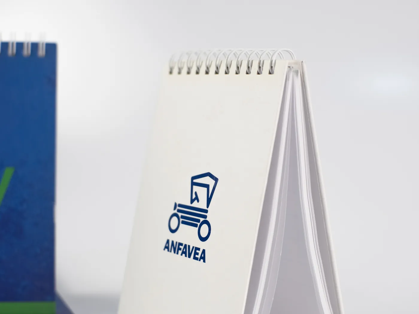 Detalhe da impressão em cor especial na capa do bloco de mesa