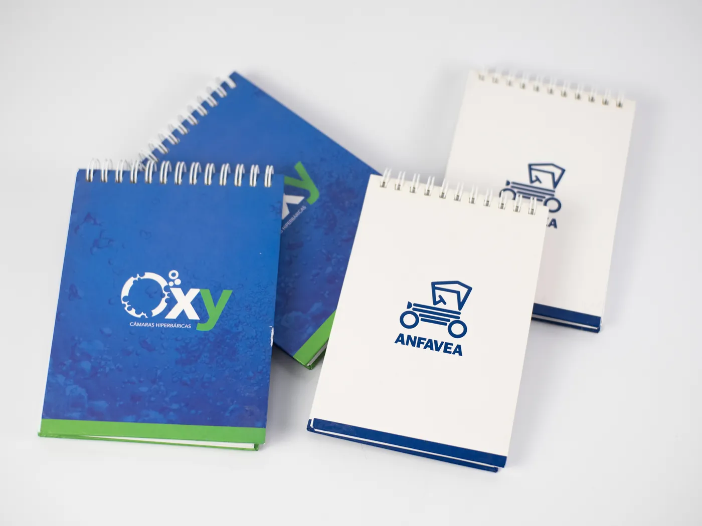 Conjunto de blocos de mesa personalizados para diferentes empresas