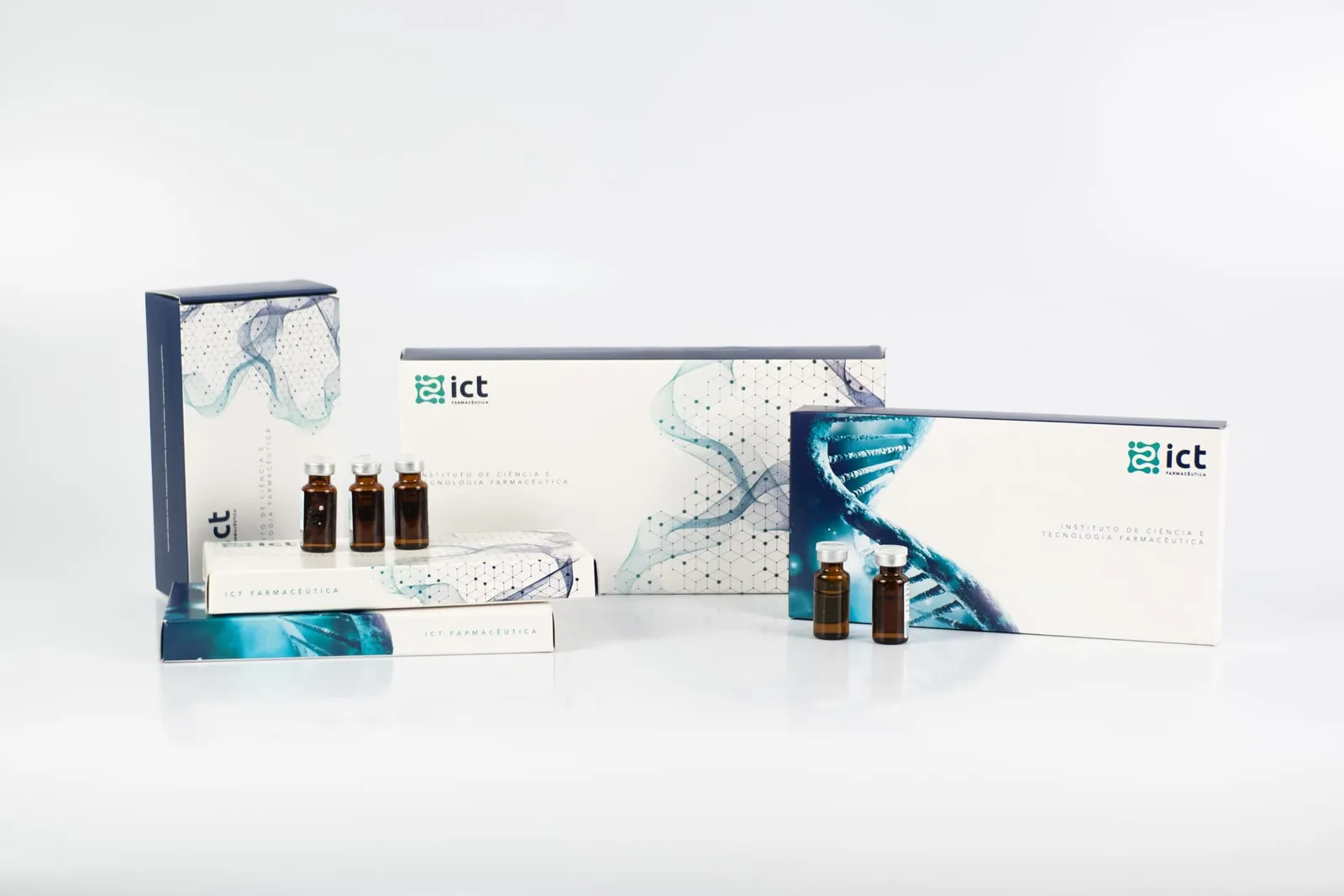 Linha de cartuchos farmacêuticos impressos em offset com azul e verde em registro perfeito